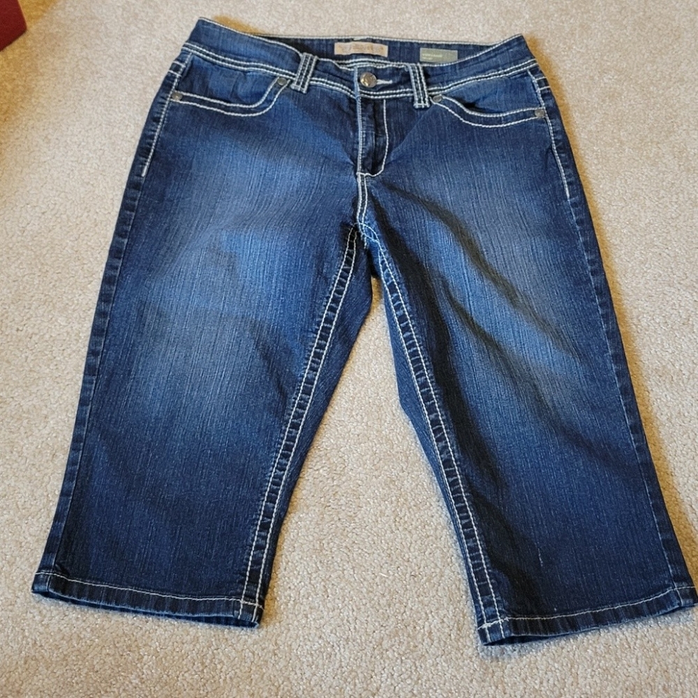 Nine West Vintage America women's size 10 deniem capri - measurements are in the